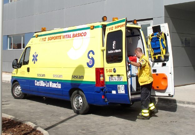 Los afectados han sido trasladados en ambulancia.