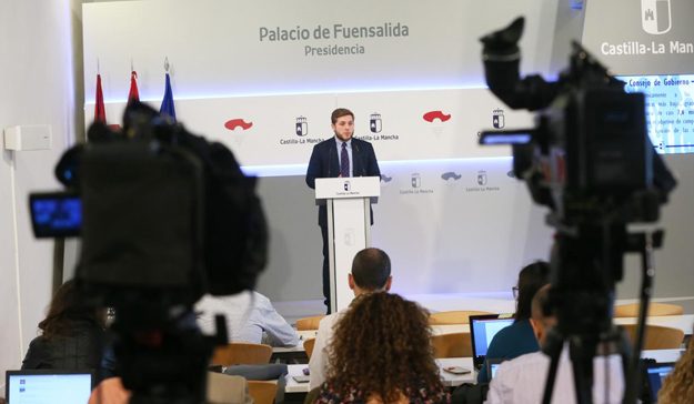 El portavoz del Gobierno de Castilla-La Mancha, Nacho Hernando, ha desgranado cómo se va a distribuir el Plan de Empleo Plus en Talavera y Puertollano
