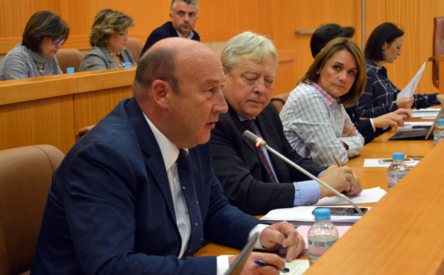 El concejal de Economía y Hacienda en el Ayuntamiento de Talavera, Arturo Castillo, ha presentado el borrador de los presupuesto municipales para el año 2018