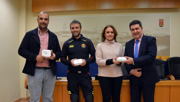 Fundación Mafre dona al Ayuntamiento de Talavera 250 detectores de humo que serán colocados en viviendas adscritas al programa de ayuda a domicilio