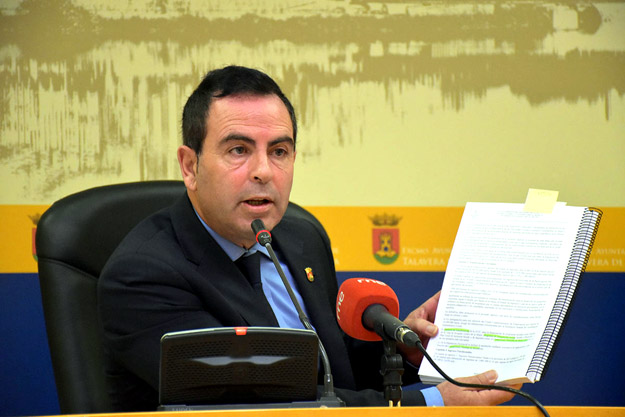 El portavoz del PSOE de Talavera, José Gutiérrez, ha criticado los presupuestos presentados por el Gobierno Ramos