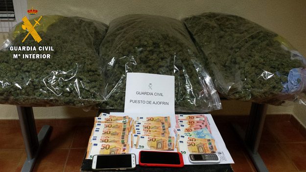 La Guardia Civil incauta casi 16 kilos de cogollos de marihuana en Ajofrín, Toledo