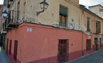 Un andamio ha levantado la rumorología sobre el uso que se pretende dar al inmueble propiedad del Ayuntamiento en la calle del Baño de la Puerta de Zamora