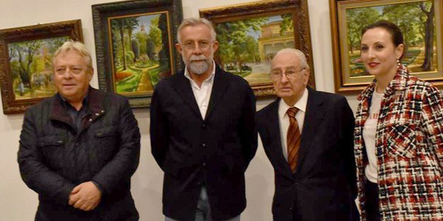 El alcalde Jaime Ramos y los concejales Florencio Gutiérrez y María Rodríguez han acompañado a Julio Mayo en la inauguración de su exposición (Foto: Dennis Flamenco).