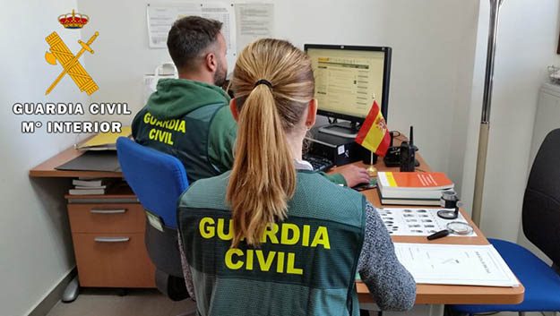 La Guardia Civil ha detenido a tres personas.