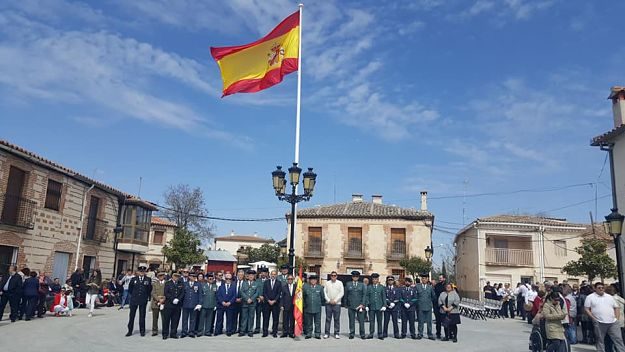 Alcañizo homenajeó a la bandera de España.