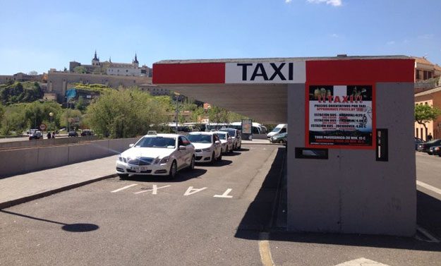 Los taxistas toledanos, preocupados por las licencias VTC.
