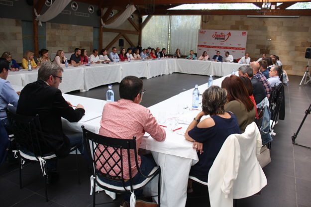 Reunión de la Ejecutiva regional del PSOE en Talavera.