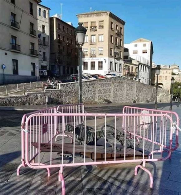 Imagen publicada en redes sociales sobre el estado de la escultura.