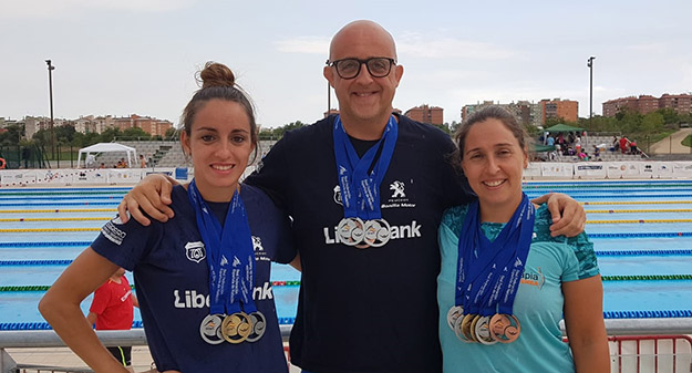 los nadadores talaveranos Lourdes Gómez, Deme García y Marta de Lucascn aqüis