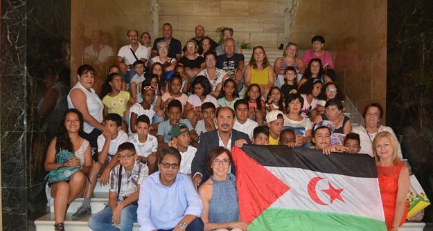 Bienvenida en la Diputación a los niños saharauis.