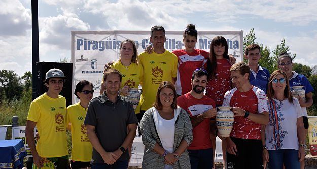 Tita García y Sergio Gutiérrez en la entrega de trofeos.