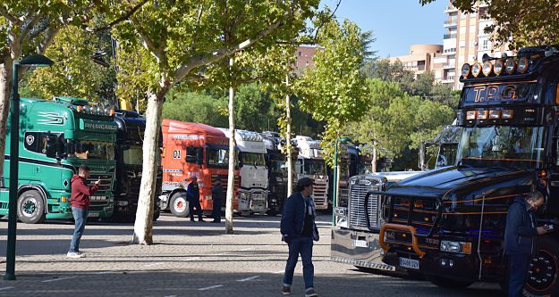 Atractiva concentración de camiones en Talavera.
