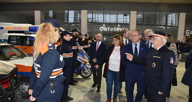 Mariano Perea presenta a los voluntarios talaveranos.