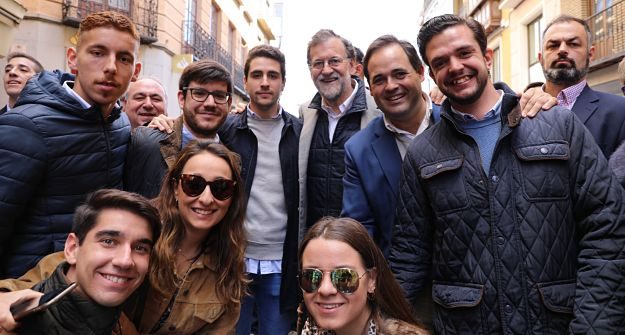 Paseo electoral de Núñez y Rajoy por Toledo.