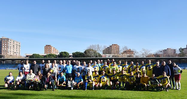 UD Santa María y Gredos posan juntos.