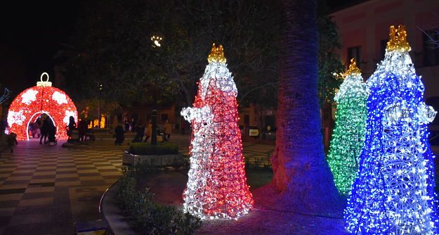 Iluminación navideña en la Plaza del Pan.