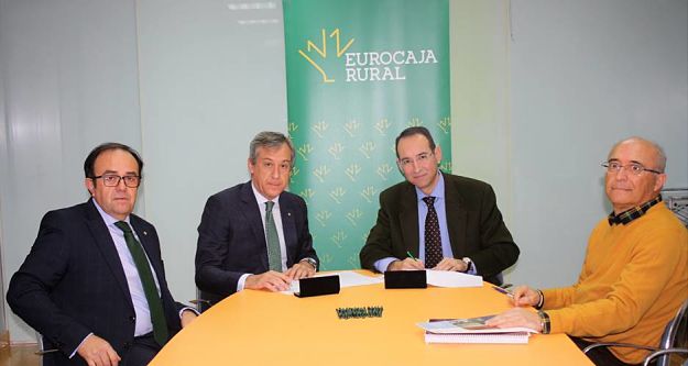 Firma de la operación con Eurocaja Rural.