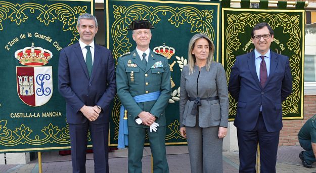 Gutiérrez, Tolón y Úbeda con el nuevo Jefe de la Comandancia.
