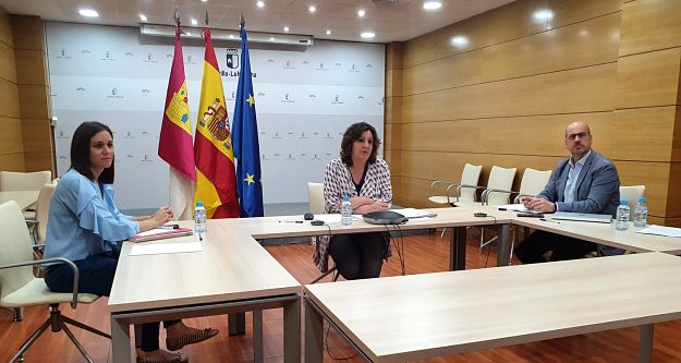 Patricia Franco (centro), Ana Isabel Fernández y Javier Rosell.