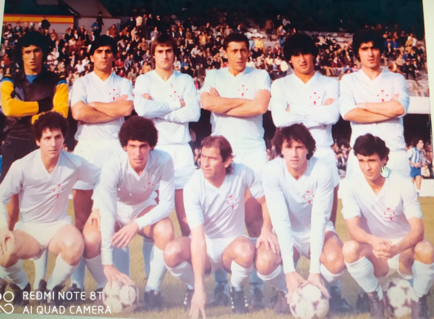Julian Serrano Real-Club-Celta-de-Vigo.-SERRANO-de-pie-tercero-derecha-1981-